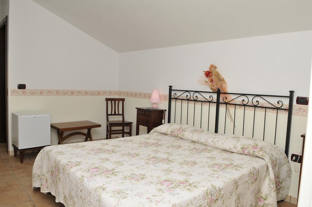 B&B L'Eucalipto Paola Phòng bức ảnh