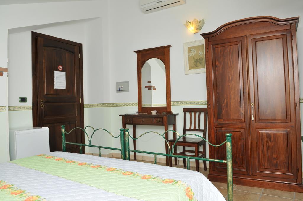 B&B L'Eucalipto Paola Phòng bức ảnh